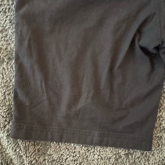 LULULEMON Men’s Shorts - Picture 7 of 16